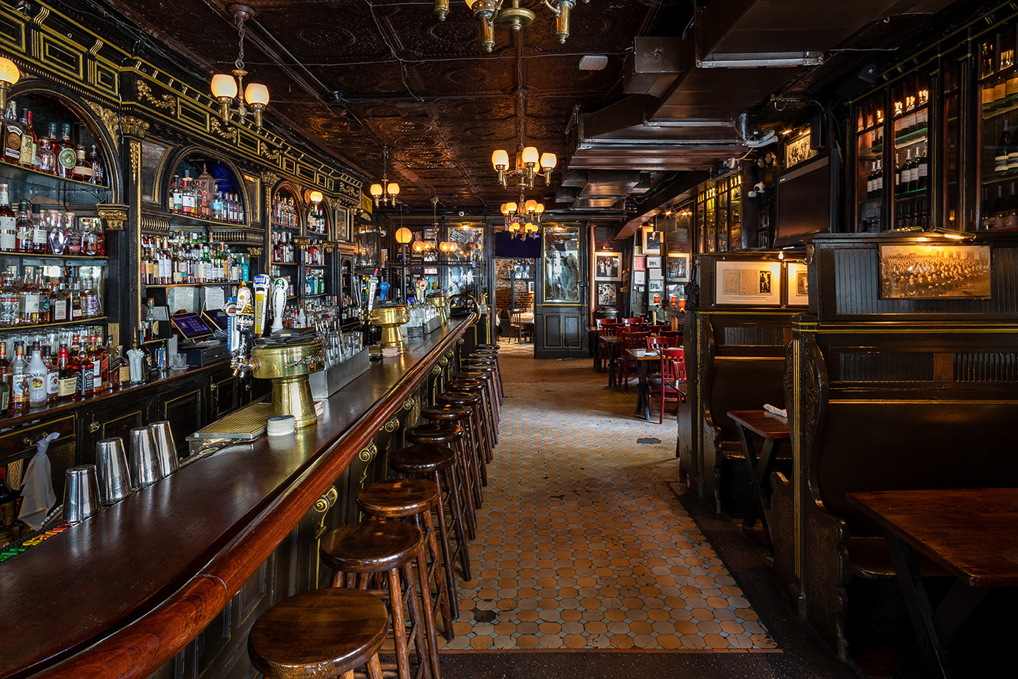 Pete’s Tavern (Interior), 129 East 18thStreet, Gramercy Park © James T. & Karla L. Murray, 2024